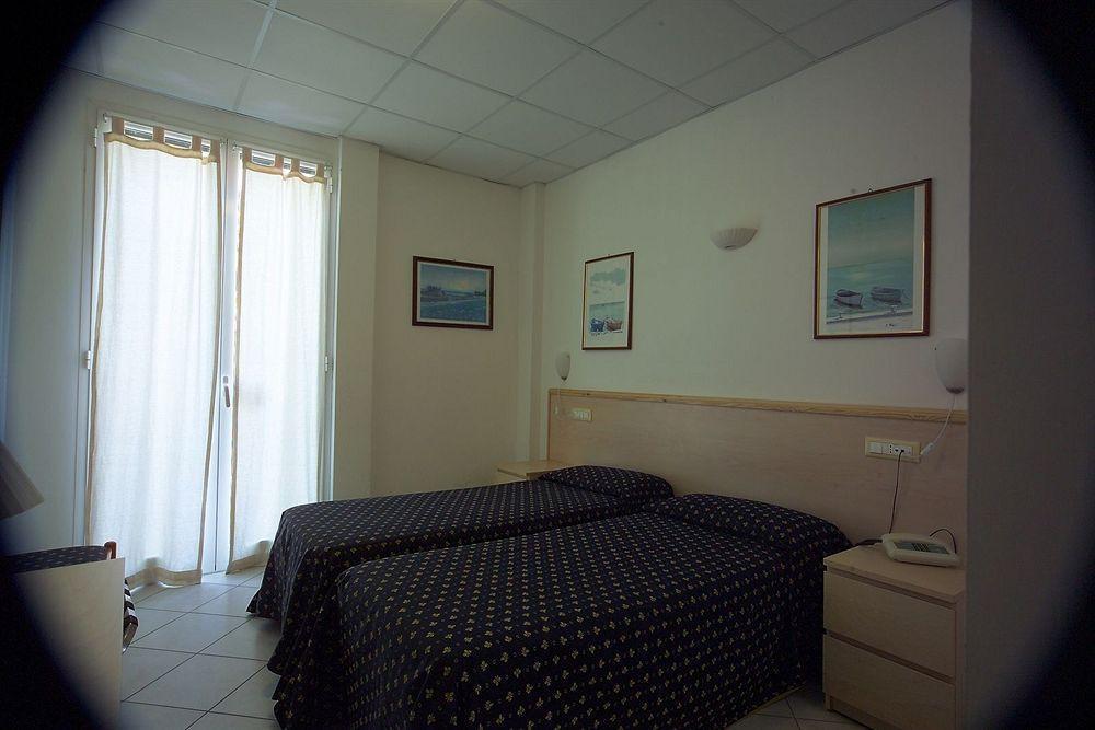 Hotel Delle Mimose Diano Marina Exterior photo